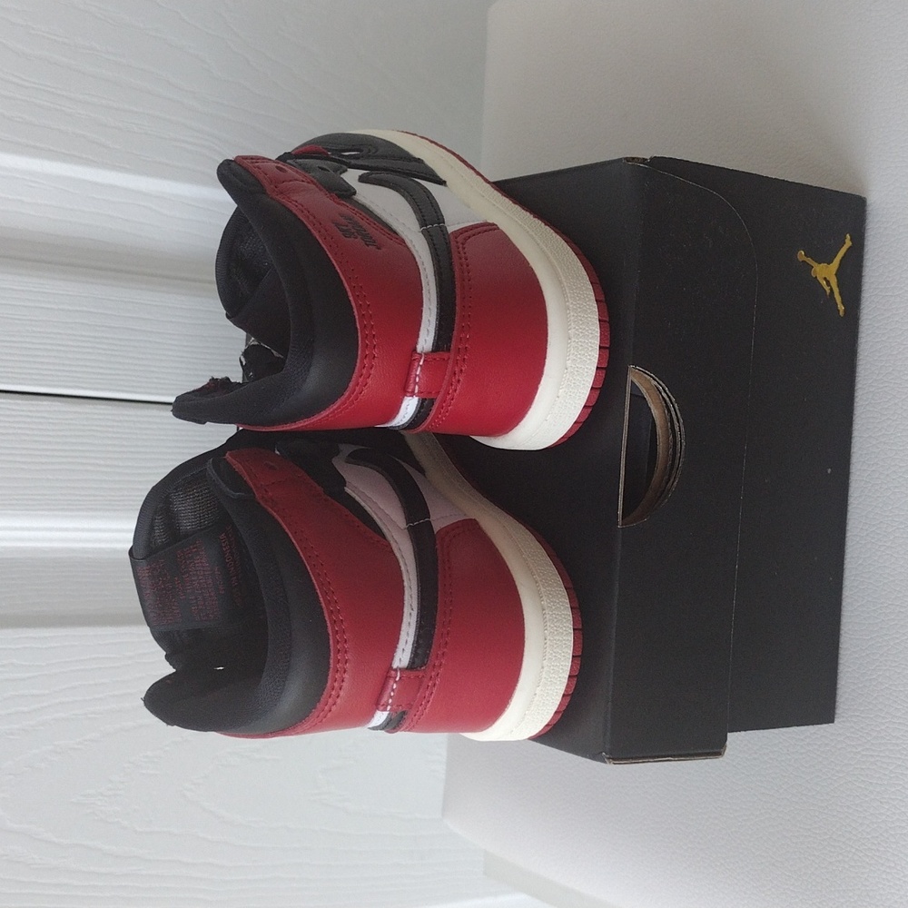 Air Jordan Retro High OG Casual Shoes, Size 7c - Picture 8 of 16